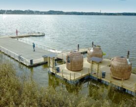 Ujuvad Iglu saunad Harku järvel väliujula kõrval