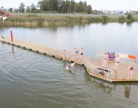 Ujumiskaist platvorm Maardu järvel