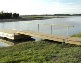 Käetoega käigusillaga paadikai