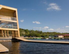 Viljandi sõudebaasi ujumiskai Viljandi järvel