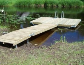 Väike ujumiskai järvel